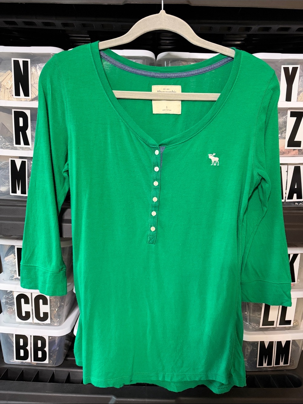 Vintage Y2K Abercrombie & Fitch Women's Bright Green Henley 3/4 Sleeve Tee Small